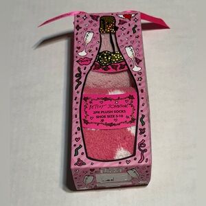 Betsey Johnson NWT Women’s Size 5-10 Two Pack Pink Polka Dot & Solid Plush Socks
